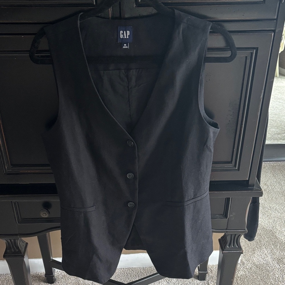 GAP Black Sleeveless Vest